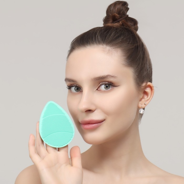 Щётка для умывания &laquo;Капля&raquo; на присоске, 9 &times; 7 см, цвет МИКС