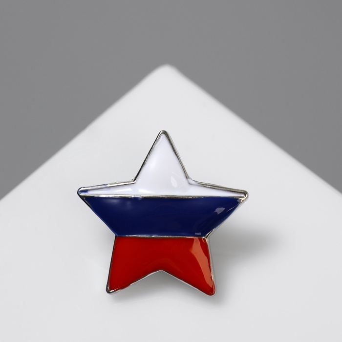 Значок &laquo;Звезда&raquo; с флагом России, цветной в серебре