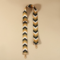 Ручка для сумки &laquo;Орнамент галки&raquo;, стропа, с карабинами, 139 &plusmn; 3 &times; 3,8 см, цвет бежевый/белый/чёрный