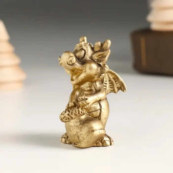 Фигурка полистоун &laquo;Бронзовый дракоша с подарками&raquo;, 4&times;3&times;5 см, МИКС