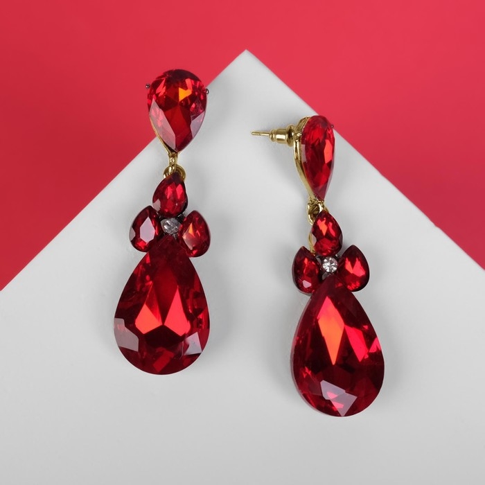 Серьги висячие со стразами &laquo;Вечеринка&raquo; цветок из капель, цвет красно-белый в золоте, 6,3 см