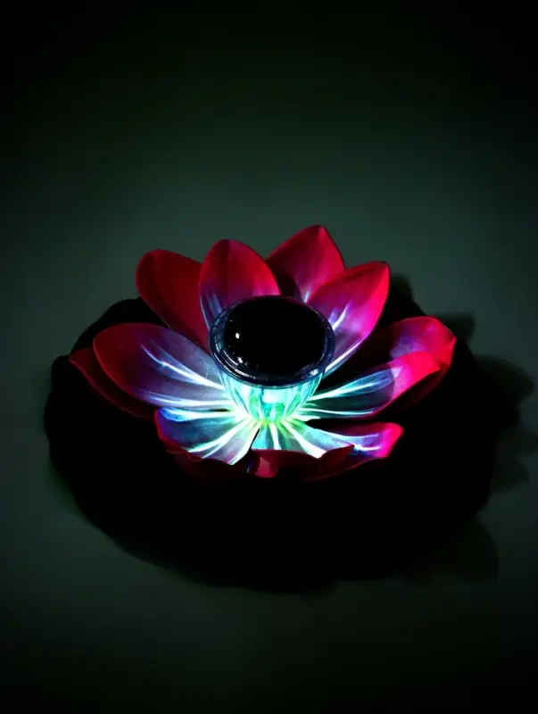 Садовый светильник для водоемов 28 х 28 х 9 см на солнечной бат-е "Лотос" лиловый N009