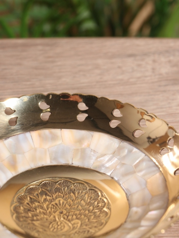 Чаша "Золотой павлин" латунь с перламутром 16,5х16,5х5 см