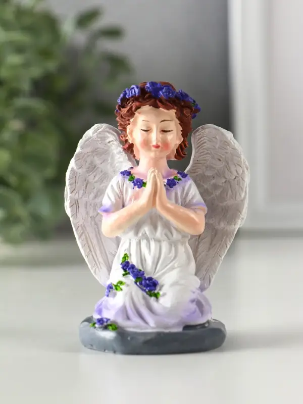 Сувенир полистоун "Девочка-ангел в платье с лавандой - молитва" фиолет 6,7х5х9 см