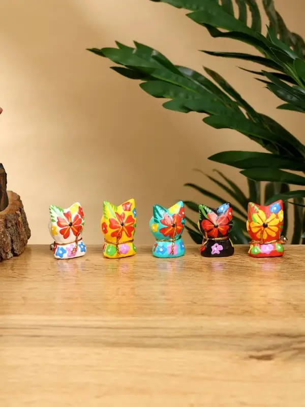 Набор сувенирный "Котята" дерево (5 штук), 4 см