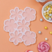 Форма для леденцов &laquo;Цветочки&raquo;, силикон, 14&times;12&times;0,7 см, 6 ячеек, цвет белый
