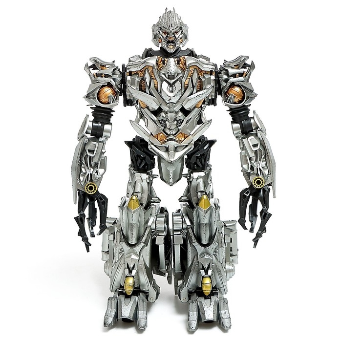 Робот &laquo;Истребитель&raquo;, трансформируется, с элементами из металла