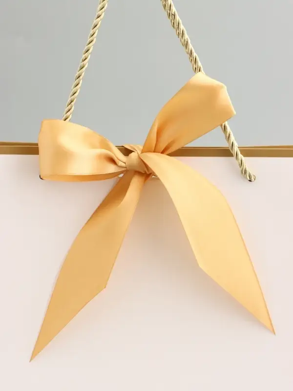 Пакет подарочный, белый, с бантом, 35 х 30 х 10 см