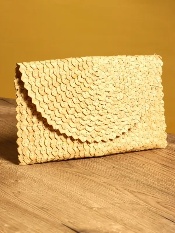 Сумка клатч плетёная из пальмового листа, 28&times;16&times;2 см, бежевая