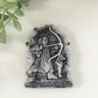 Магнит "Охотник с луком (барельеф)" 8 см