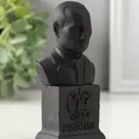 Бюст В.В.Путина, 18х12 см , графит