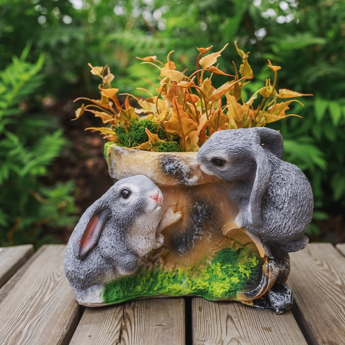 Фигурное кашпо "Зайцы у горшочка" 17см