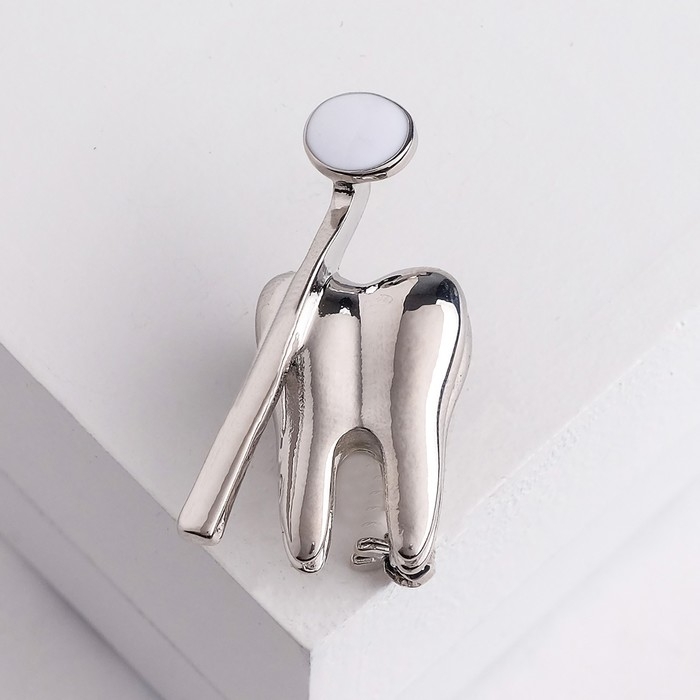 Брошь &laquo;Зуб с зеркалом&raquo;, цвет белый в серебре