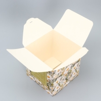 Коробка подарочная складная, упаковка, &laquo;Ромашки&raquo;, 18 х 18 х 18 см