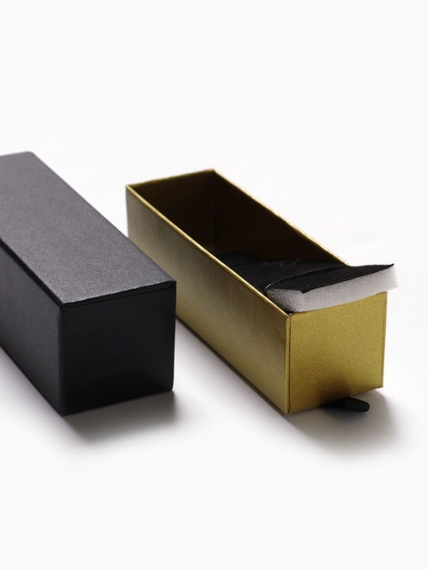 Коробочка подарочная под набор "Помада",4*12*4 см,  цвет чёрный