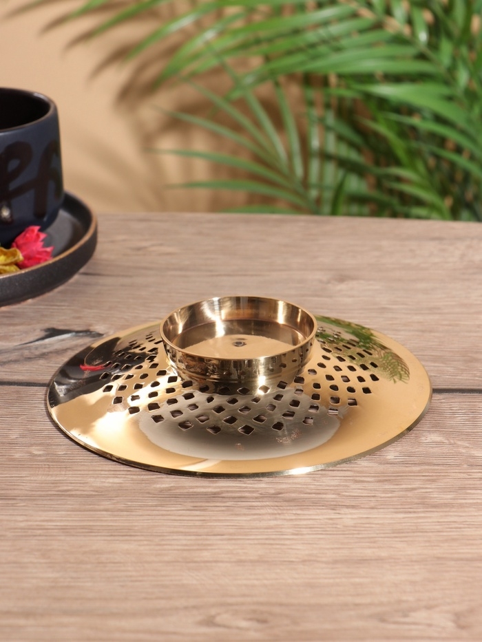 Блюдо сервировочное &laquo;Ажурное&raquo;, латунь, 17&times;17&times;3 см