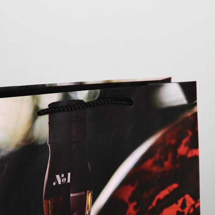 Пакет подарочный ламинированный, упаковка, &laquo;Крутой мужик&raquo;, L 28 х 38 х 9 см