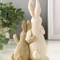 Сувенир полистоун "Зайка с зайчонком вязанные с бабочками/цветами" 5х9,8х15 см