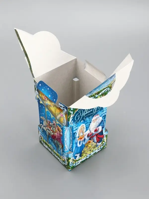 Подарочная новогодняя коробка &laquo;Новогодняя карусель&raquo;, для сладких подарков, 10.6&times;10.6&times;18.8 см