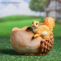 Фигурное кашпо "Желудь с белкой" 15х12см
