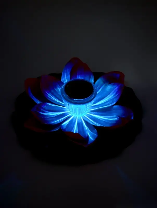 Садовый светильник для водоемов 28 х 28 х 9 см на солнечной бат-е "Лотос" красный N008