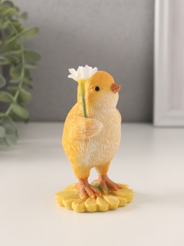 Сувенир полистоун "Цыплёнок с ромашкой" 5,5х5,5х10 см