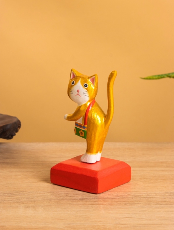 Сувенир на подставке &laquo;Кошка с сумочкой&raquo;, 5&times;5&times;11 см, дерево
