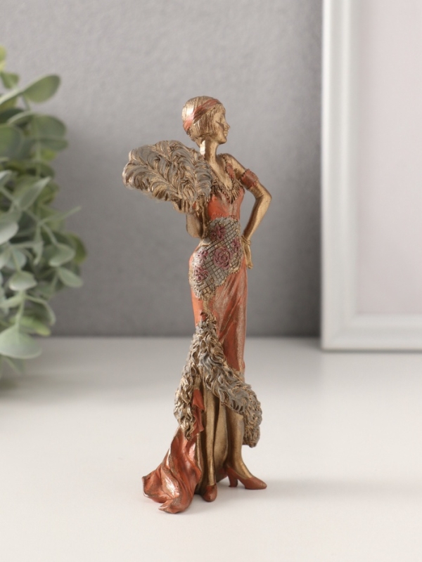 Сувенир полистоун "Леди в платье 20-30-х годов со страусиным веером" 6,5х4х15 см
