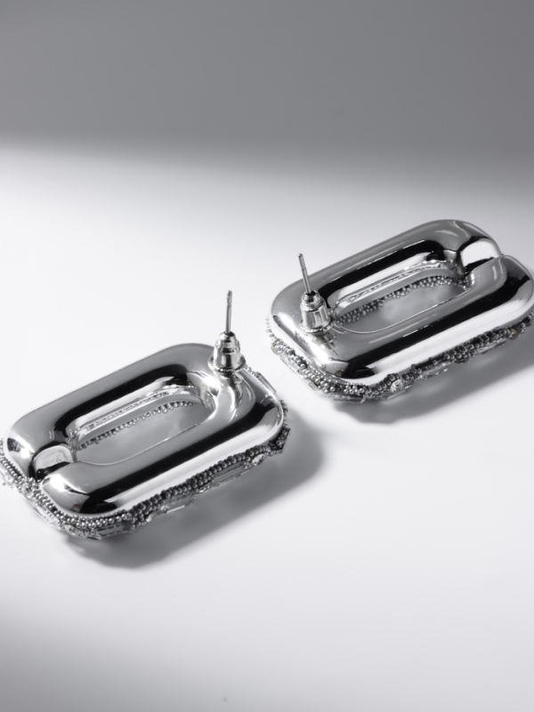 Серьги со стразами &laquo;Блеск&raquo; мягкий прямоугольник, белые в серебре