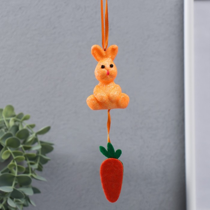 Декор подвеска "Кролик в блестках с морковкой" 4х3,5х13,5 см