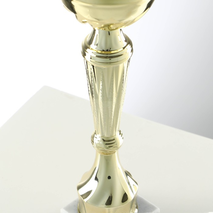 Кубок 151С, наградная фигура, золото, подставка камень, 22 х 7 х 5 см.