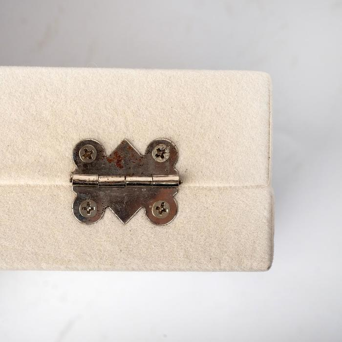 Подставка для украшений &laquo;Шкатулка&raquo; , 7 полос, 3 ячейки, 20&times;15&times;4,5, цвет бежевый