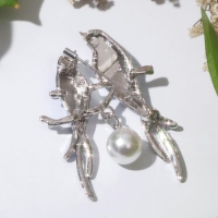 Брошь &laquo;Птицы&raquo; стрижи, цвет бело-синий в серебре