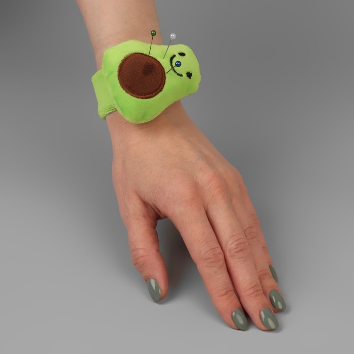 Игольница на браслете &laquo;Авокадо&raquo;, 23 &times; 5,5 см, цвет зелёный