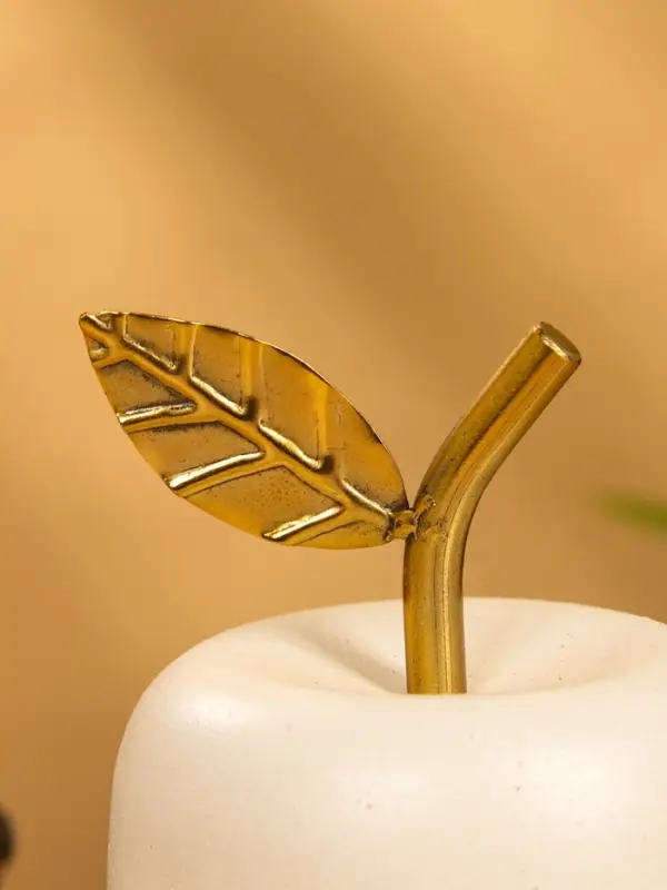 Сувенир "Яблоко с золотым листом" 10х10х12 см, цв. матовый белый