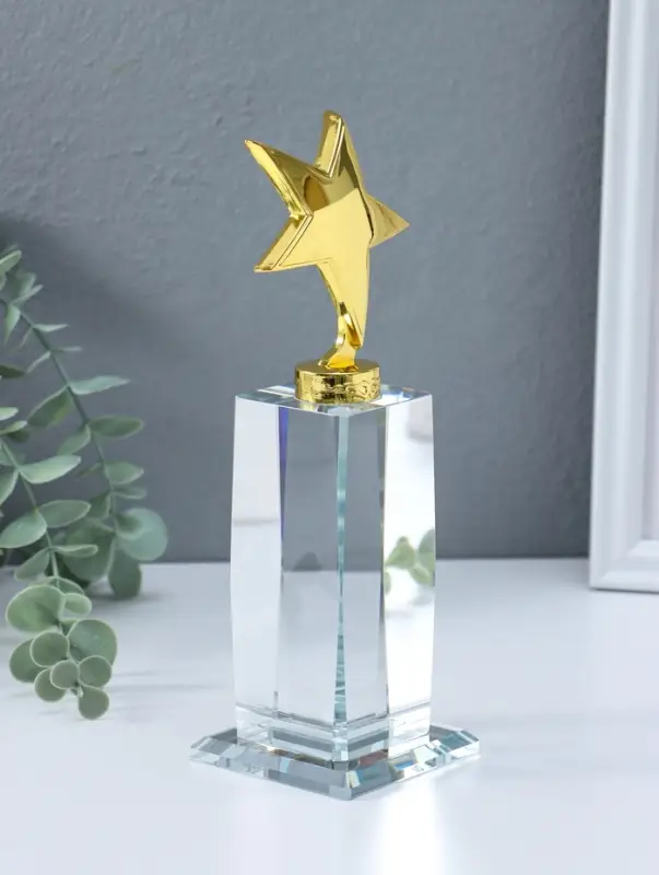 Стела наградная "Золотая звезда" площадка 5,5х12 см звезда 7,3х8,5 см 7х7х22,5 см