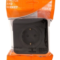 Розетка одноместная, серия "Circular", 16 А, скрытая, с з/к, черная