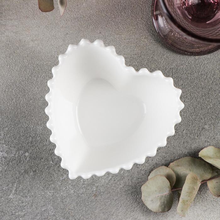 Соусник фарфоровый Magistro &laquo;Сердце&raquo;, 260 мл, d=11,5, цвет белый