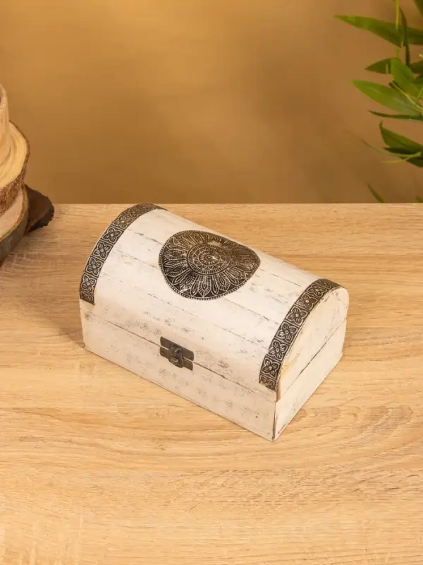 Сундучок "Солнце ацтеков" 19х12х11 см, манговое дерево, белый антик