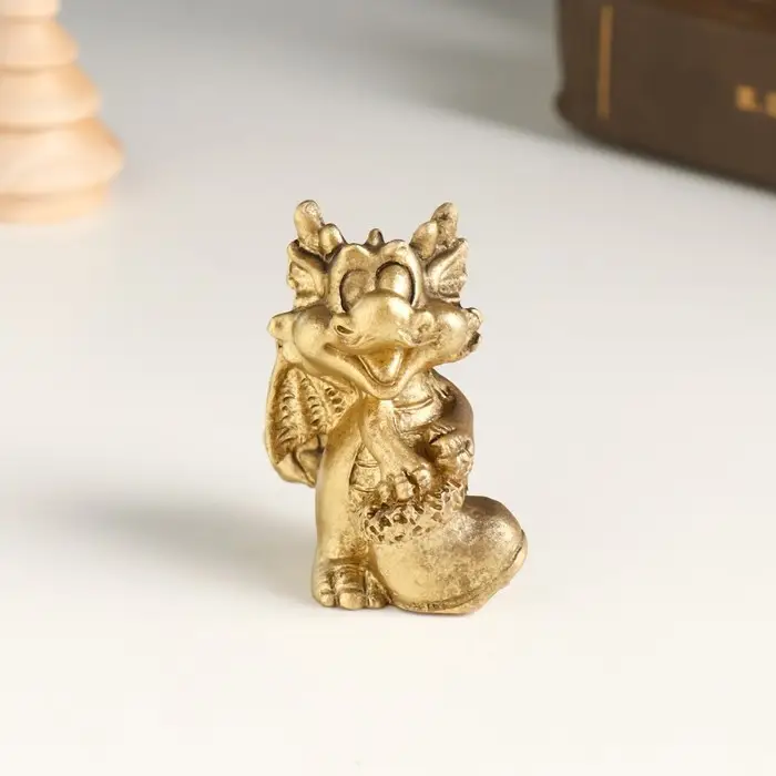 Фигурка полистоун &laquo;Бронзовый дракоша с подарками&raquo;, 4&times;3&times;5 см, МИКС