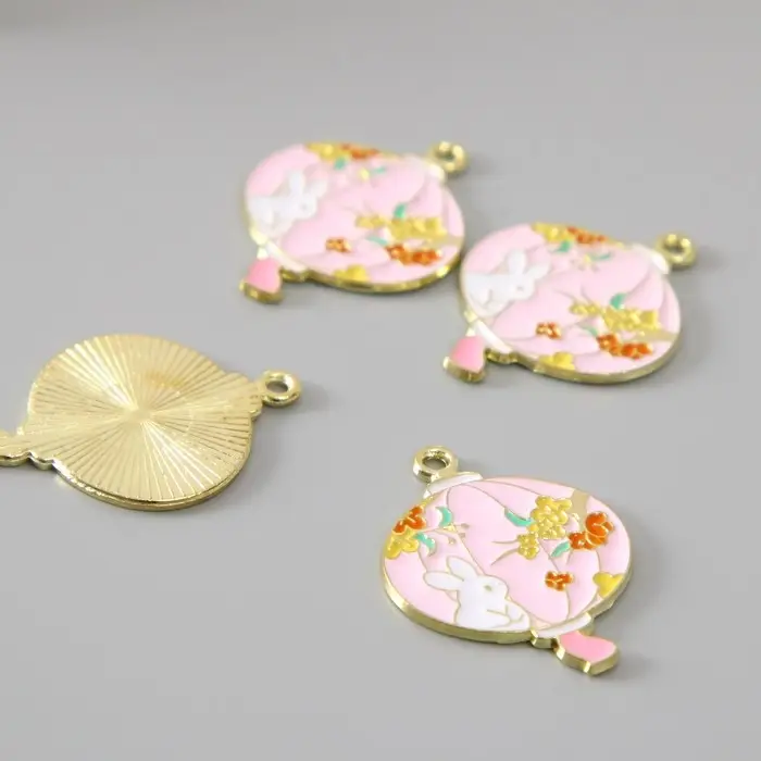 Декор для творчества металл, эмаль "Зайка и цветы" 2,7х2,2 см