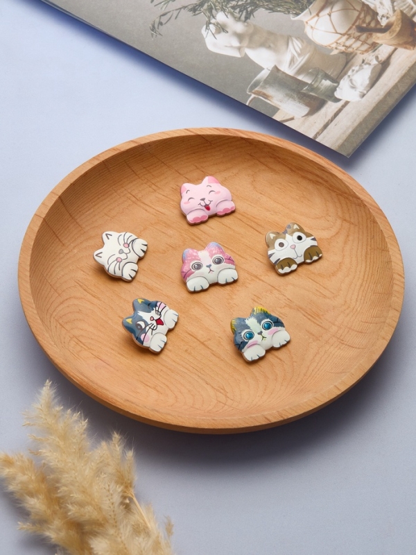 Брошь &laquo;Котёнок&raquo; озорной, цвет МИКС в серебре (неделимая фасовка 12 шт., цена за шт.)