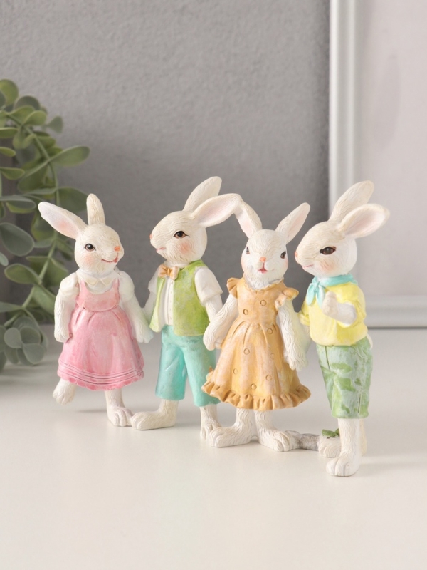 Сувенир полистоун "Нарядные кролики - праздничный хоровод" 16,5х6,5х11 см
