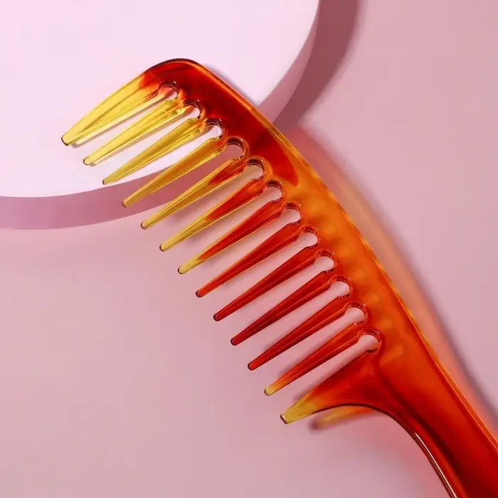 Расчёска, 22&times;5 (&plusmn;1) см, цвет &laquo;янтарный&raquo;
