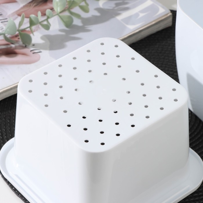 Кашпо для цветов со вставкой &laquo;Глянец&raquo;, 2,4 л (1,6 л), цвет белый