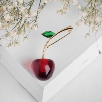 Брошь &laquo;Вишенка&raquo;, цвет бордово-зелёный в золоте