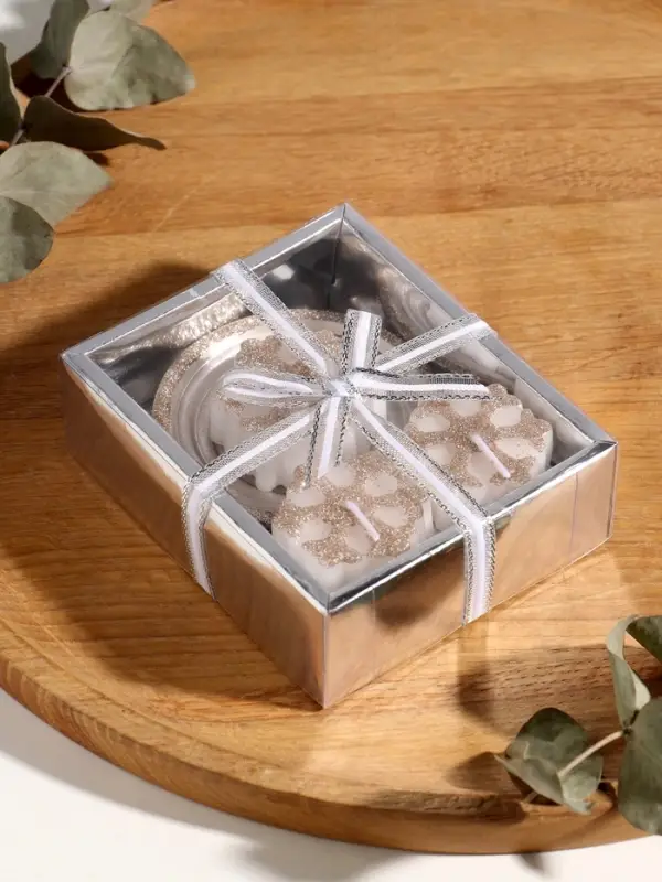 Набор свечей Набор свечей "Снежинки и подсвечник" 3 шт 12х10х4 см