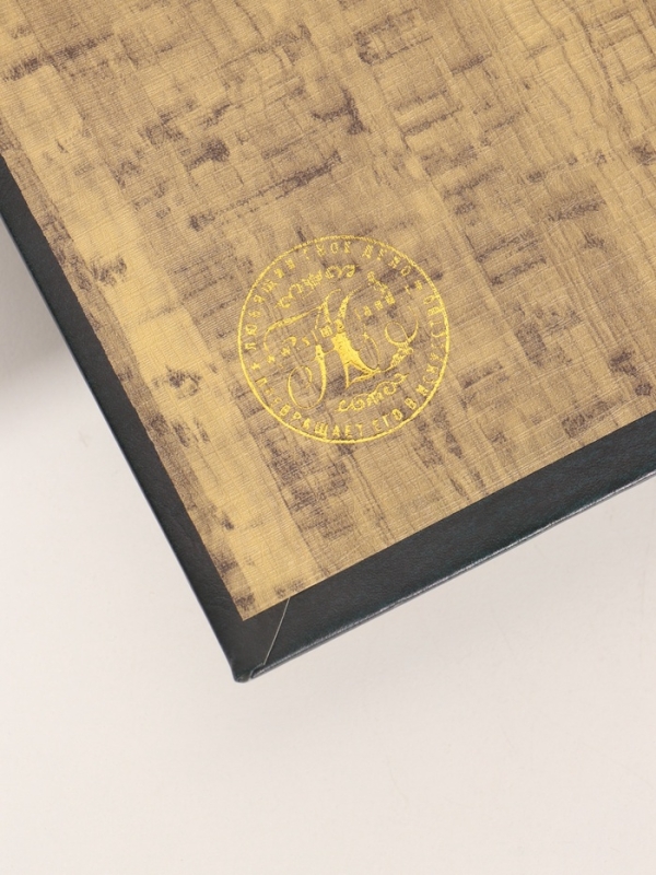 Сейф-книга дерево кожзам "Финансовый рынок" тиснение 21х13х5 см