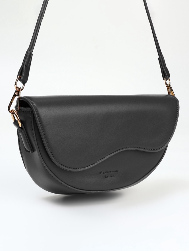 Сумка женская мессенджер на молнии, цвет чёрный