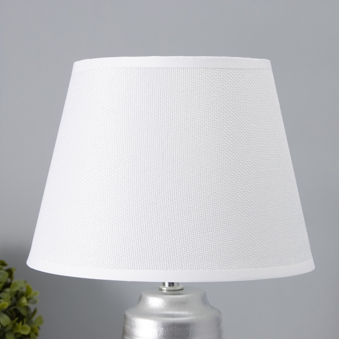 Настольная лампа с абажуром RISALUX &laquo;Удача&raquo;, 1&times;Е14, 40 Вт, белый, 22&times;22&times;39 см